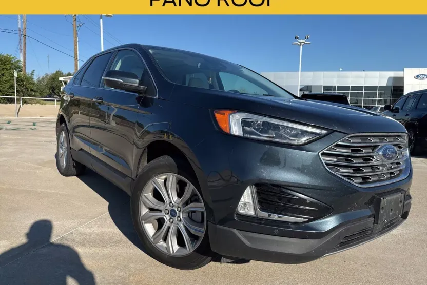 2022 Ford Edge Titanium photo 1