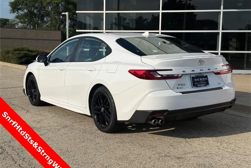 2025 Toyota Camry SE photo 1
