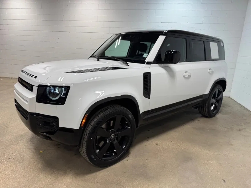 2025 Land Rover Defender 110 V8 photo 1