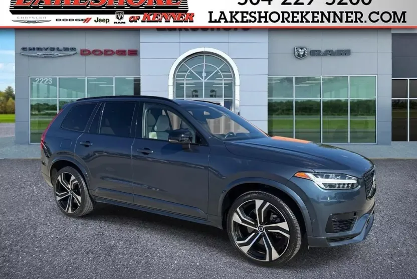 2021 Volvo XC90 Recharge T8 R-Design photo 1