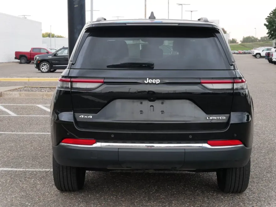 2022 Jeep Grand Cherokee Limited photo 1