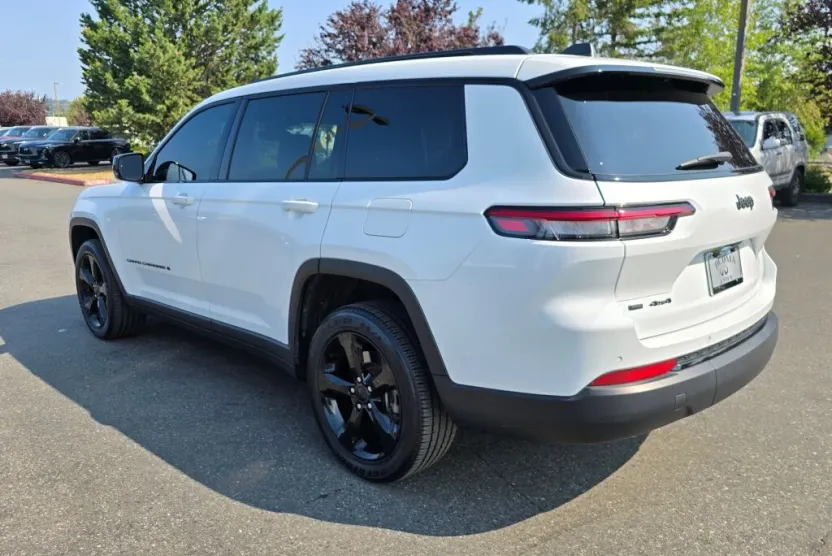 2022 Jeep Grand Cherokee Altitude photo 1