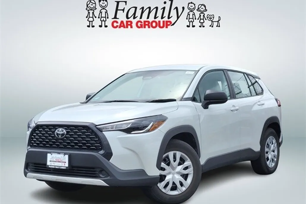 2024 Toyota Corolla Cross L photo 1