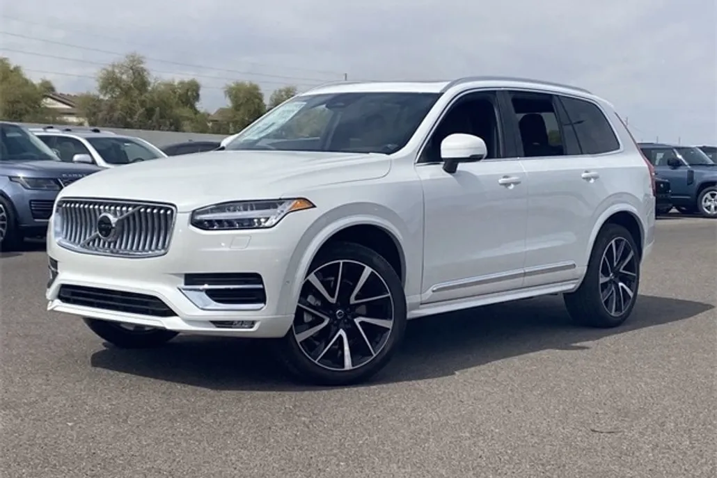 2025 Volvo XC90 Plus photo 1