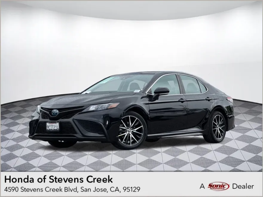 2022 Toyota Camry Hybrid SE photo 1