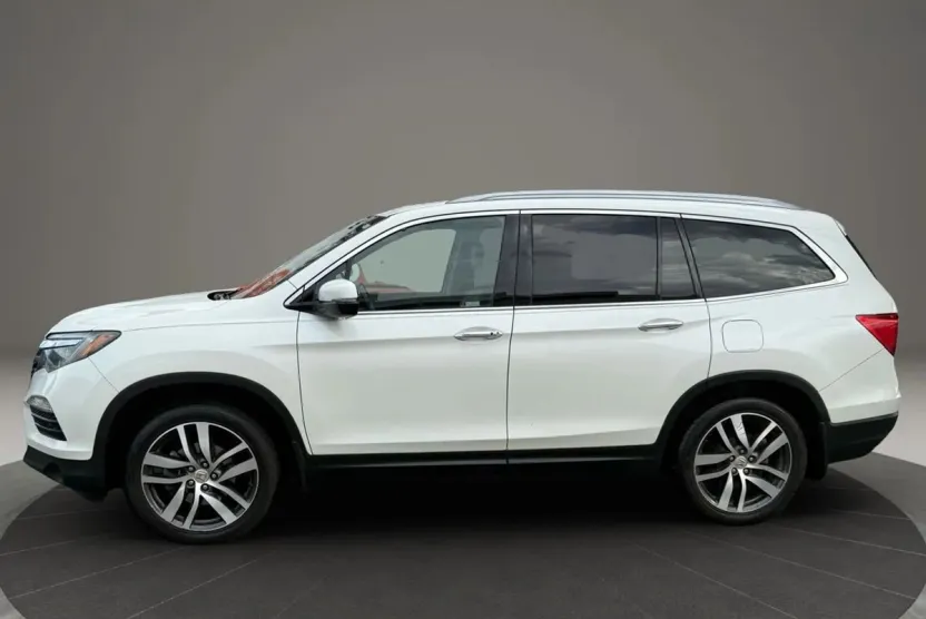 2017 Honda Pilot Touring Sport photo 1