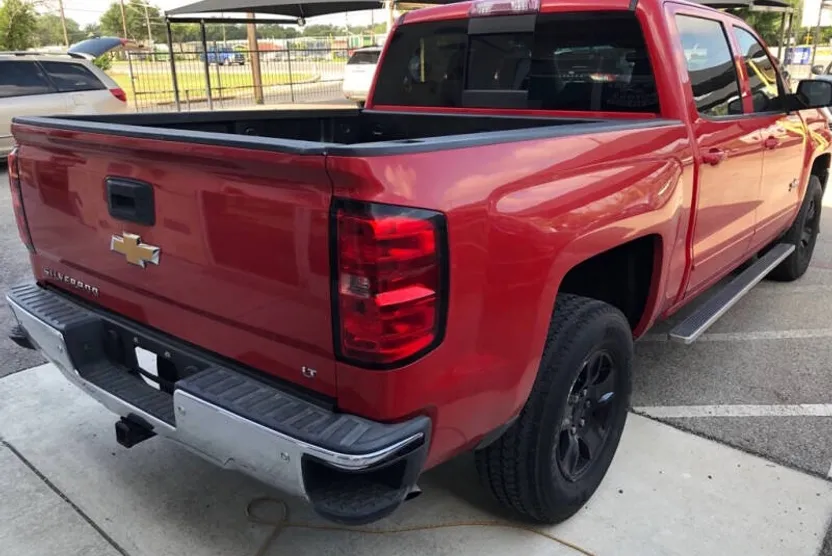 2017 Chevrolet Silverado 1500 LT photo 1