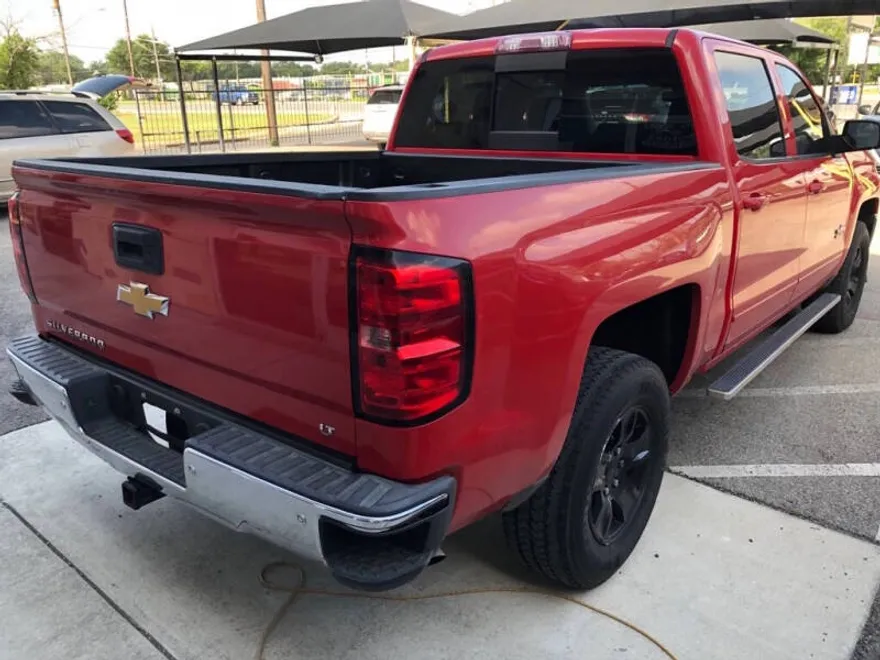 2017 Chevrolet Silverado 1500 LT photo 1