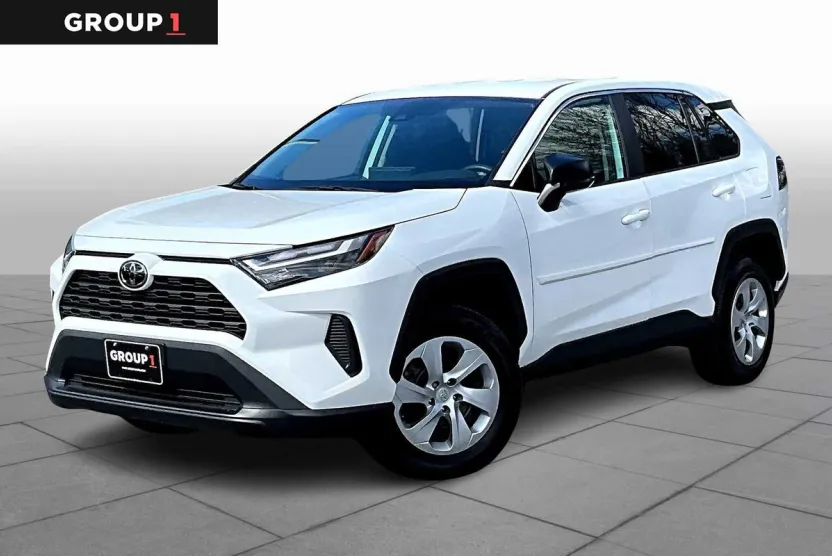 2024 Toyota RAV4 LE photo 1