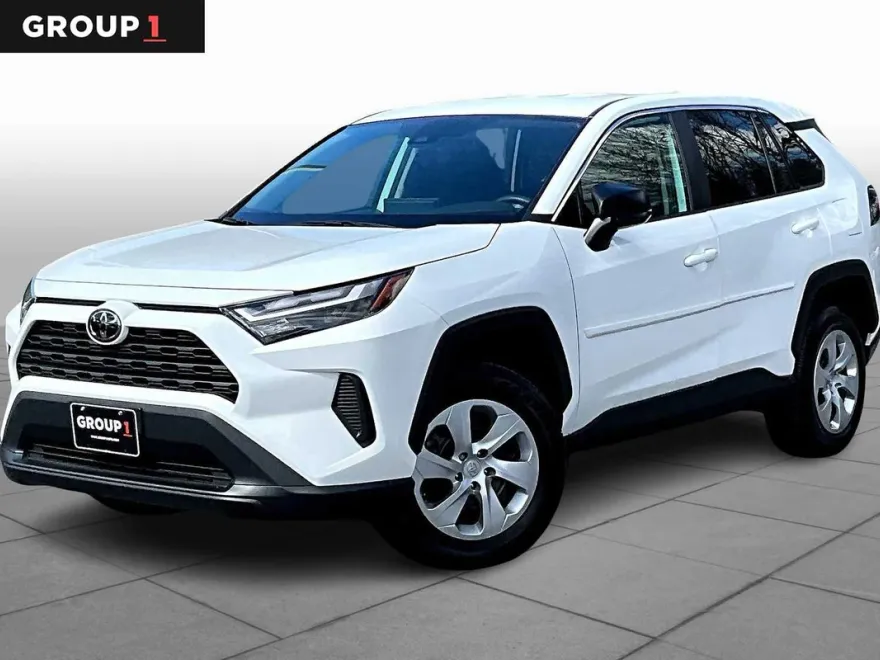 2024 Toyota RAV4 LE photo 1