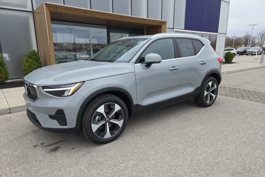 2025 Volvo XC40 Core photo 1