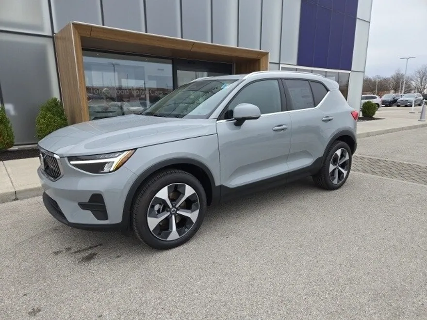 2025 Volvo XC40 Core photo 1