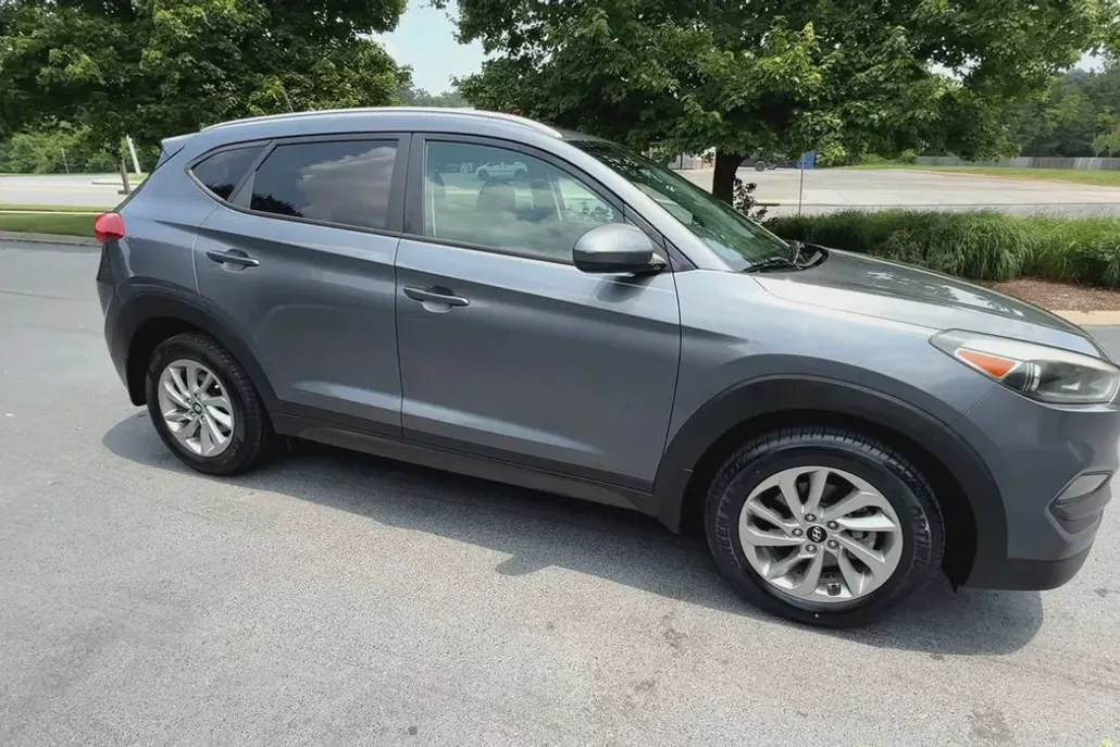 2016 Hyundai Tucson SE photo 1