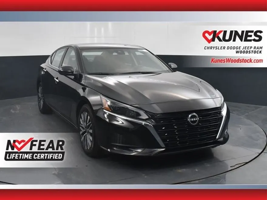 2024 Nissan Altima 2.5 SV photo 1