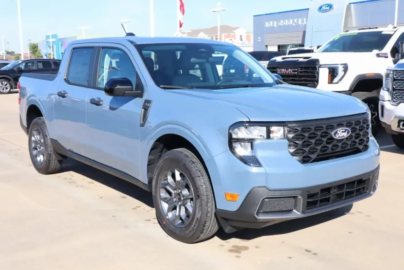 2025 Ford Maverick XLT photo 1
