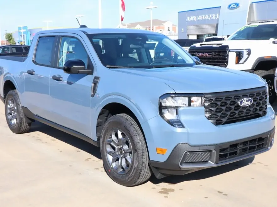 2025 Ford Maverick XLT photo 1