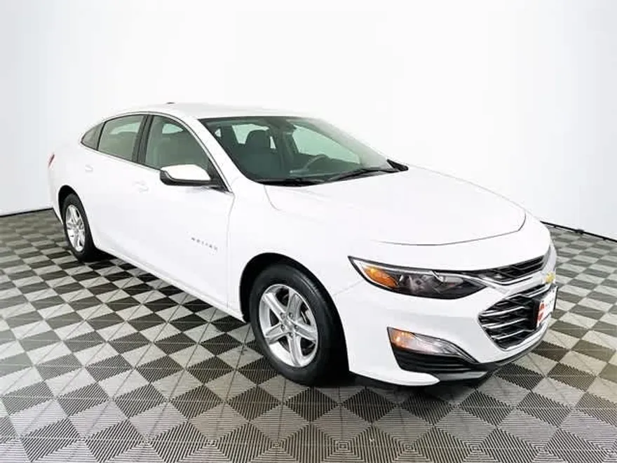 2023 Chevrolet Malibu LS photo 1