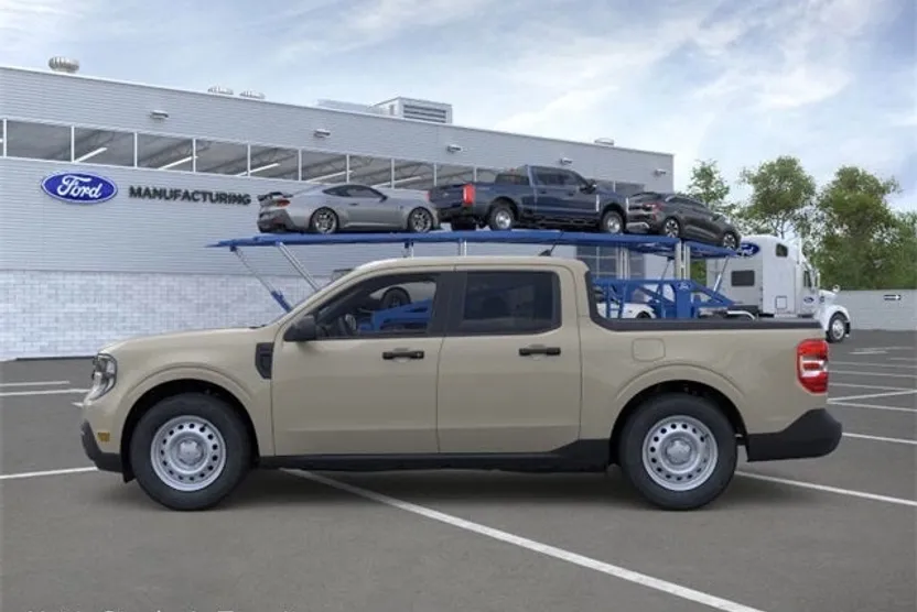 2025 Ford Maverick XL photo 1