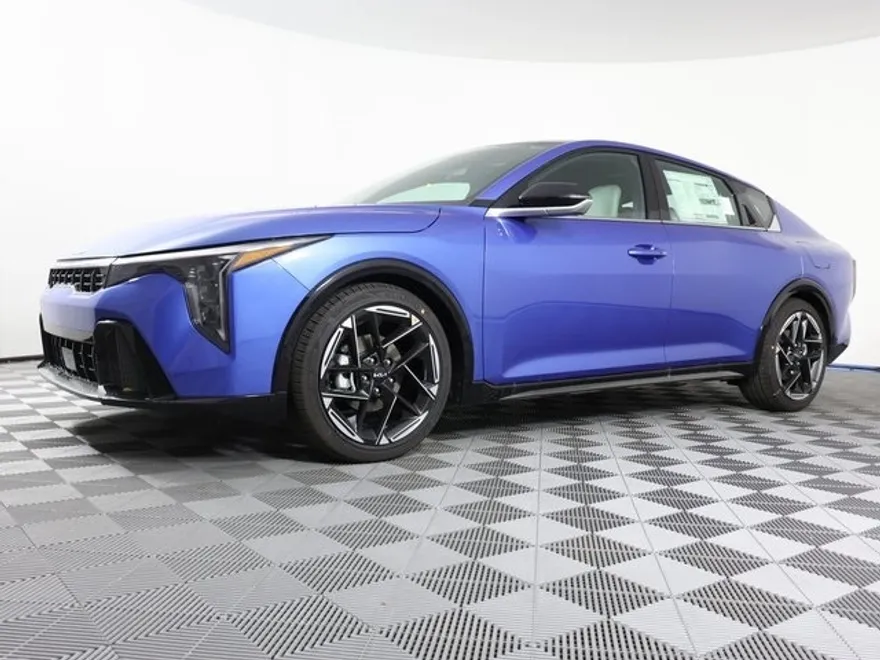 2025 Kia K4 GT-Line photo 1