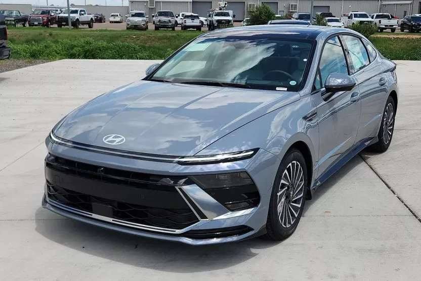 2025 Hyundai Sonata Hybrid Limited photo 1