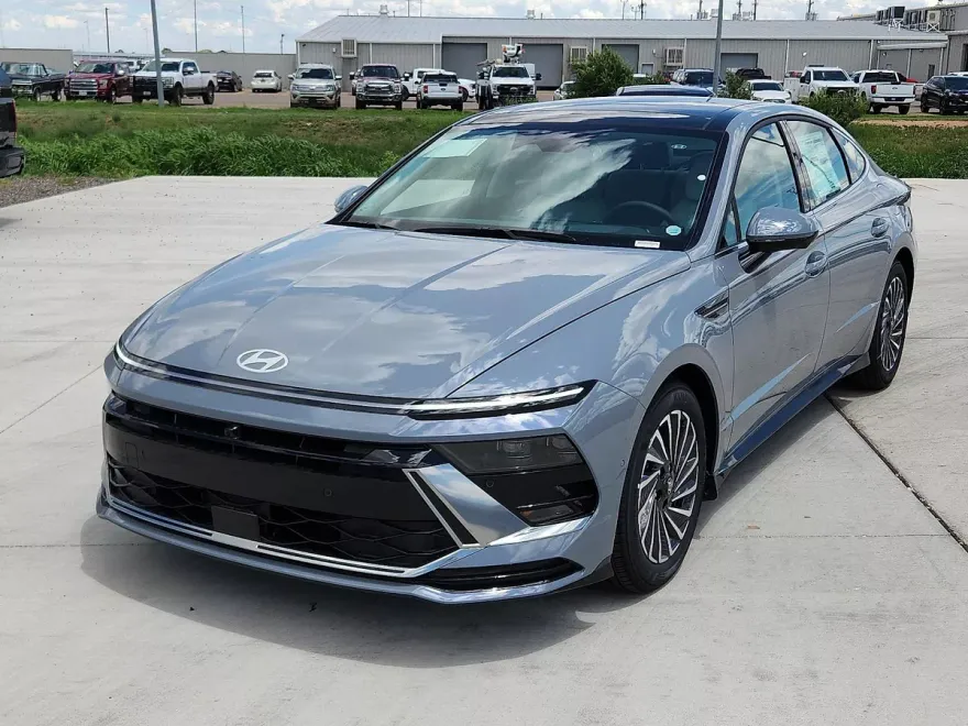 2025 Hyundai Sonata Hybrid Limited photo 1