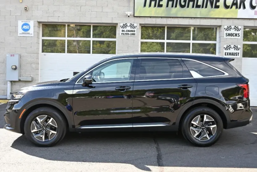2022 Kia Sorento Hybrid S photo 1