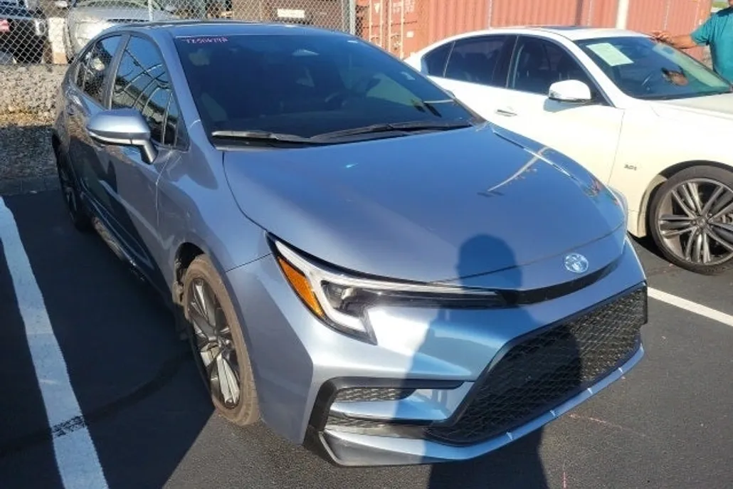 2024 Toyota Corolla SE photo 1