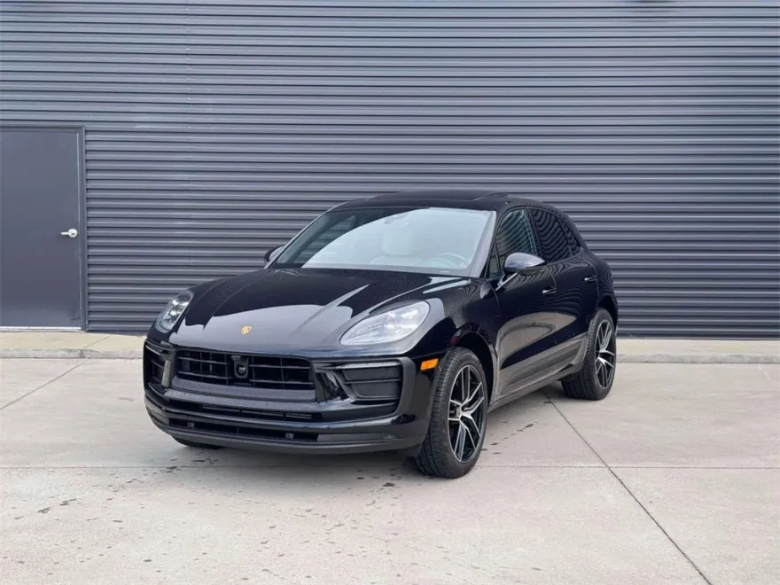 2025 Porsche Macan Base photo 1