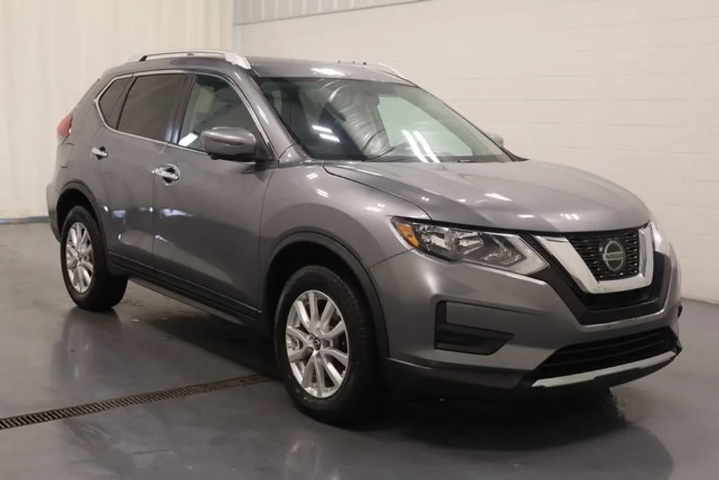 2018 Nissan Rogue SV photo 1