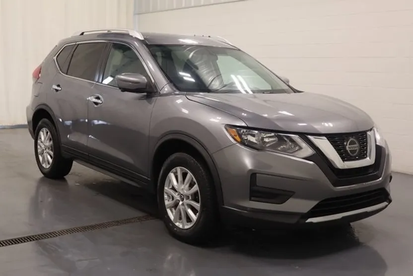2018 Nissan Rogue SV photo 1