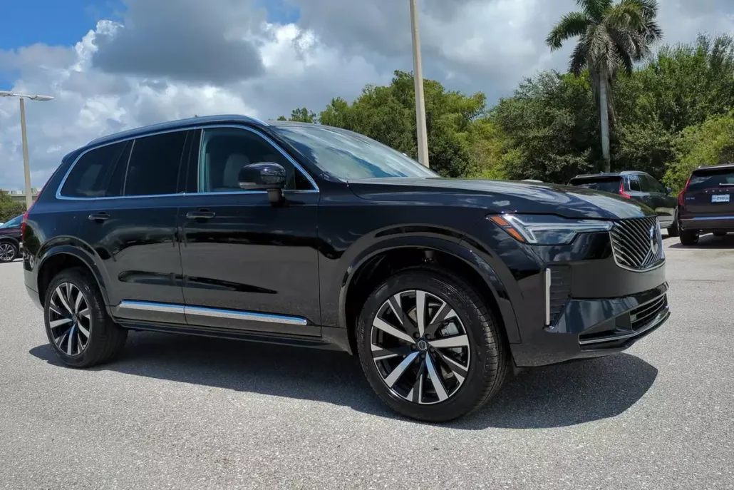 2026 Volvo XC90 B5 Core photo 1