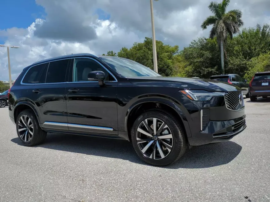 2026 Volvo XC90 B5 Core photo 1
