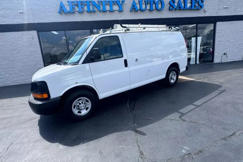 2015 Chevrolet Express 2500 Cargo Van photo 1