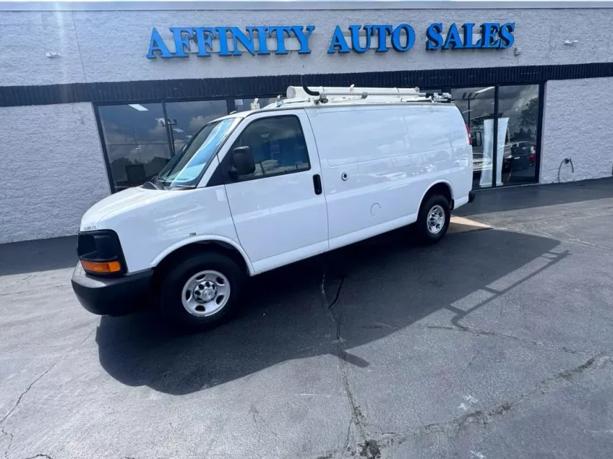 2015 Chevrolet Express 2500 Cargo Van photo 1
