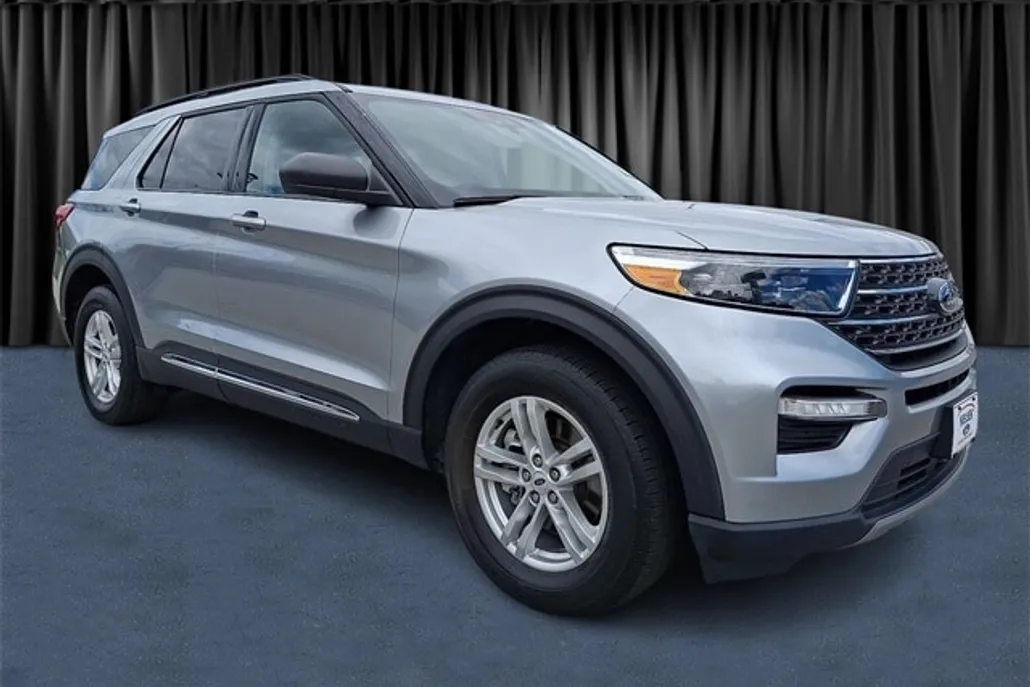2023 Ford Explorer XLT photo 1