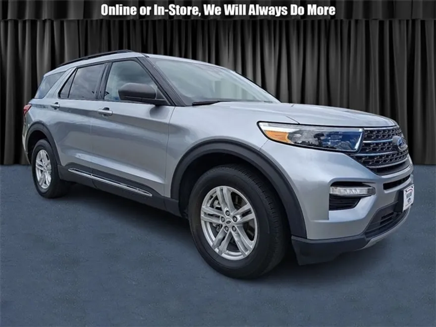 2023 Ford Explorer XLT photo 1