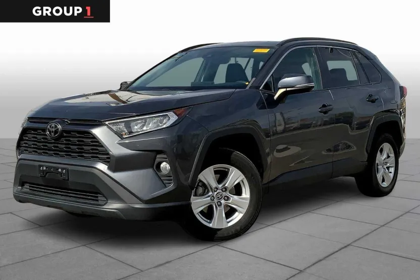2021 Toyota RAV4 XLE photo 1