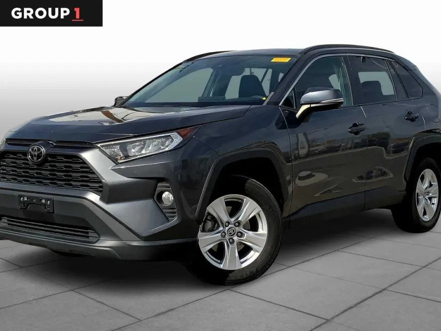 2021 Toyota RAV4 XLE photo 1