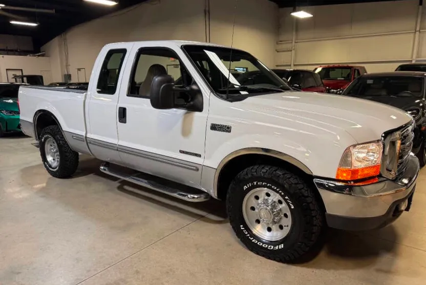 1999 Ford F-250 XLT photo 1