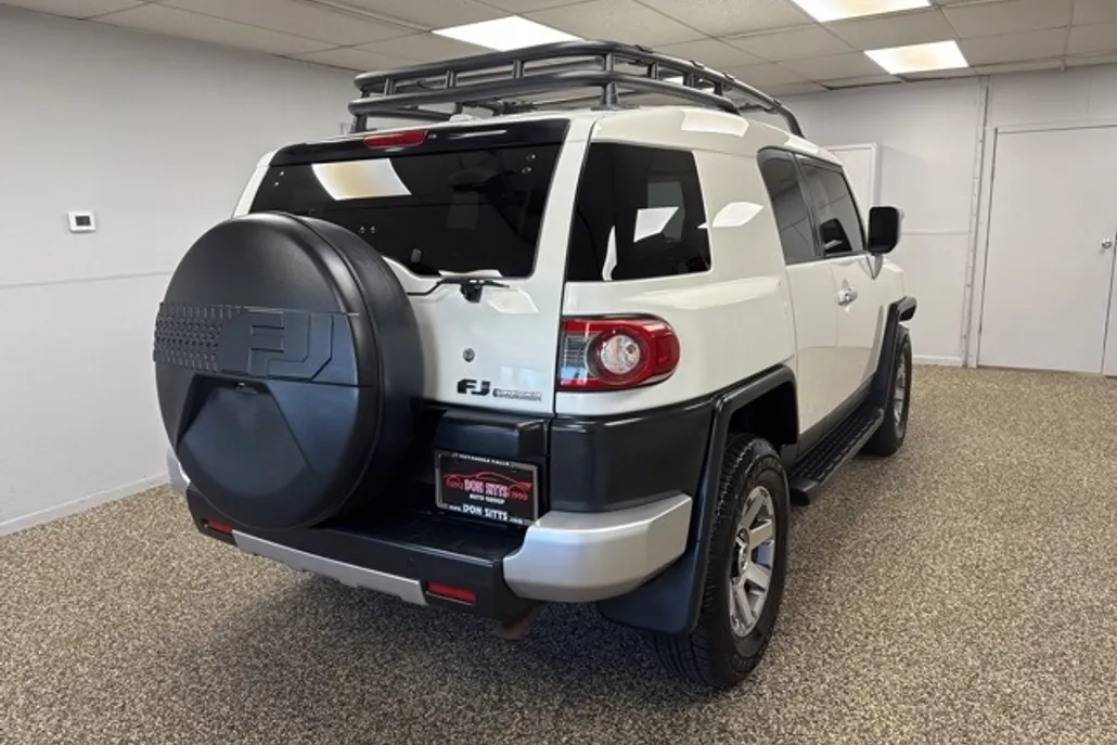 2014 Toyota FJ Cruiser Base photo 1