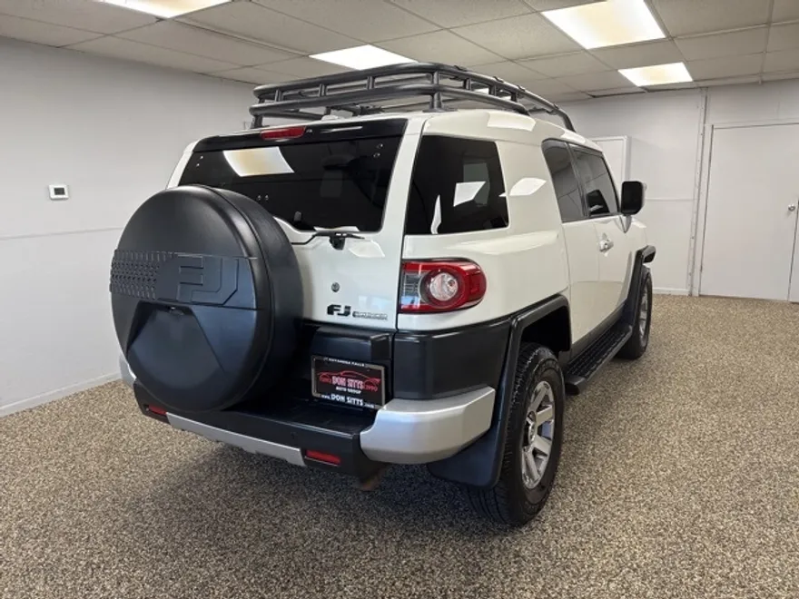 2014 Toyota FJ Cruiser Base photo 1