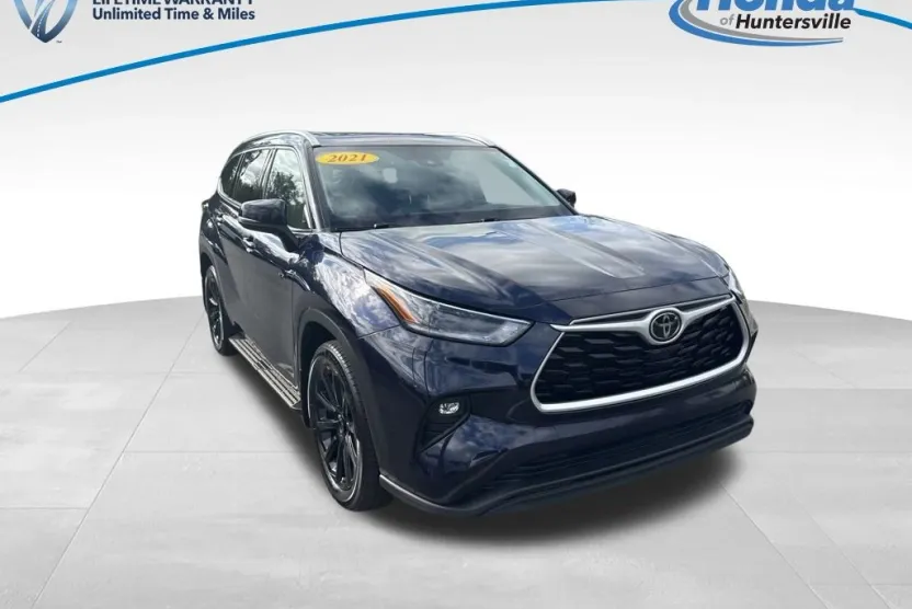 2021 Toyota Highlander XLE photo 1