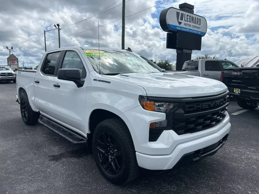 2025 Chevrolet Silverado 1500 Custom photo 1
