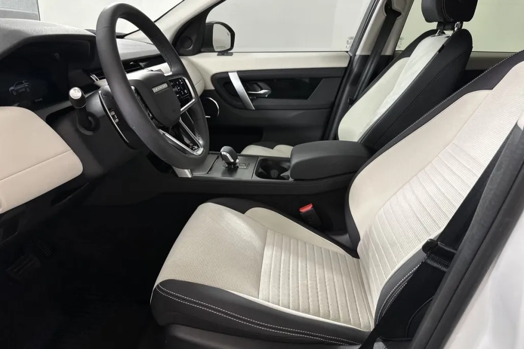 2024 Land Rover Discovery Sport S photo 1