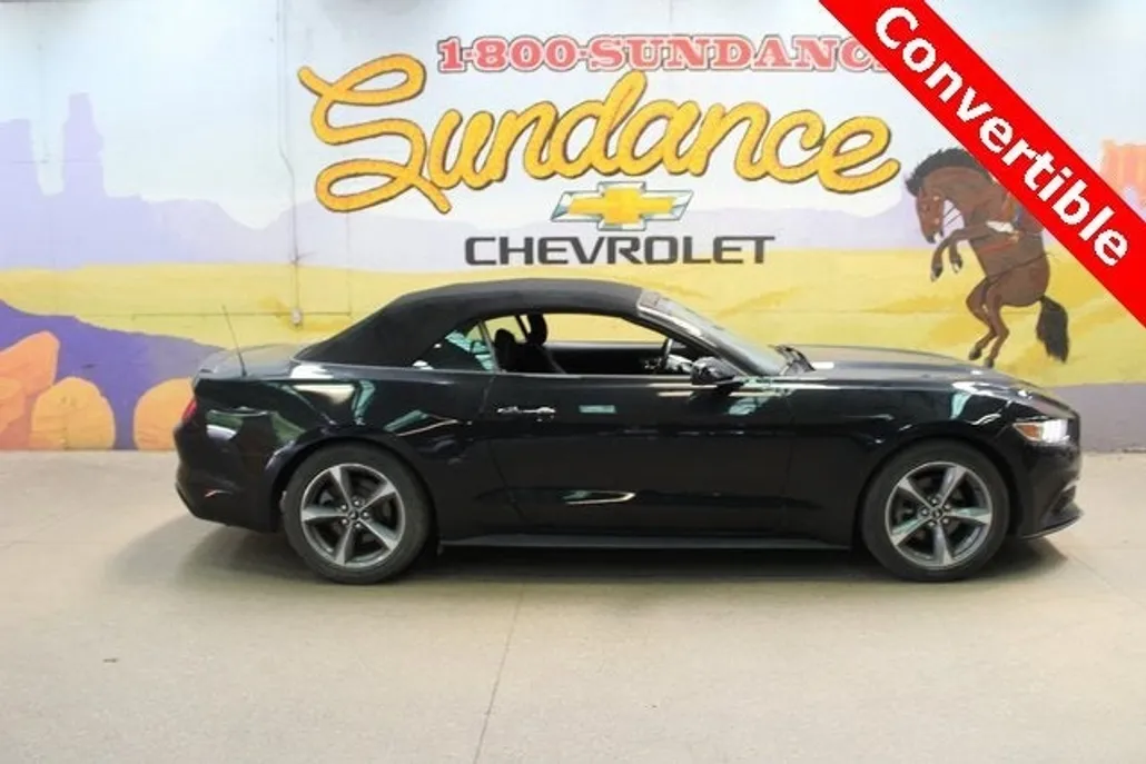 2017 Ford Mustang V6 Convertible photo 1