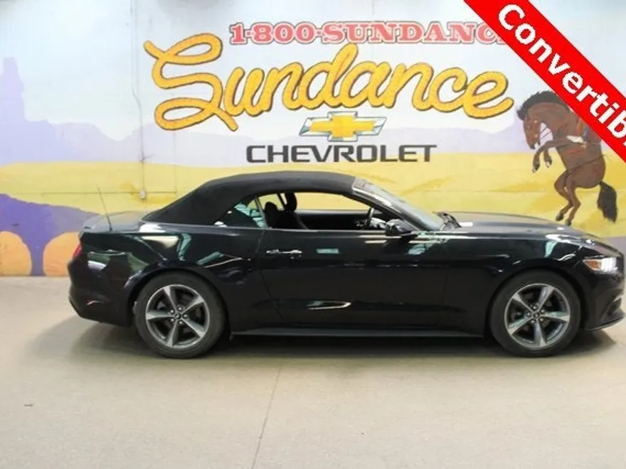 2017 Ford Mustang V6 Convertible photo 1