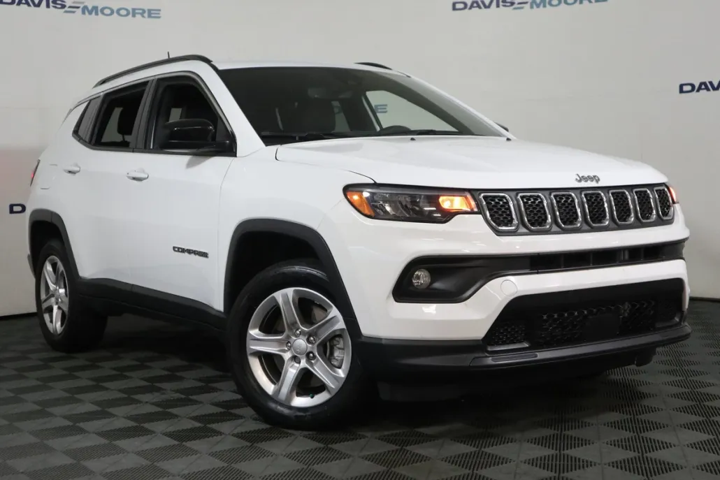 2023 Jeep Compass Latitude photo 1