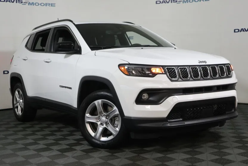 2023 Jeep Compass Latitude photo 1
