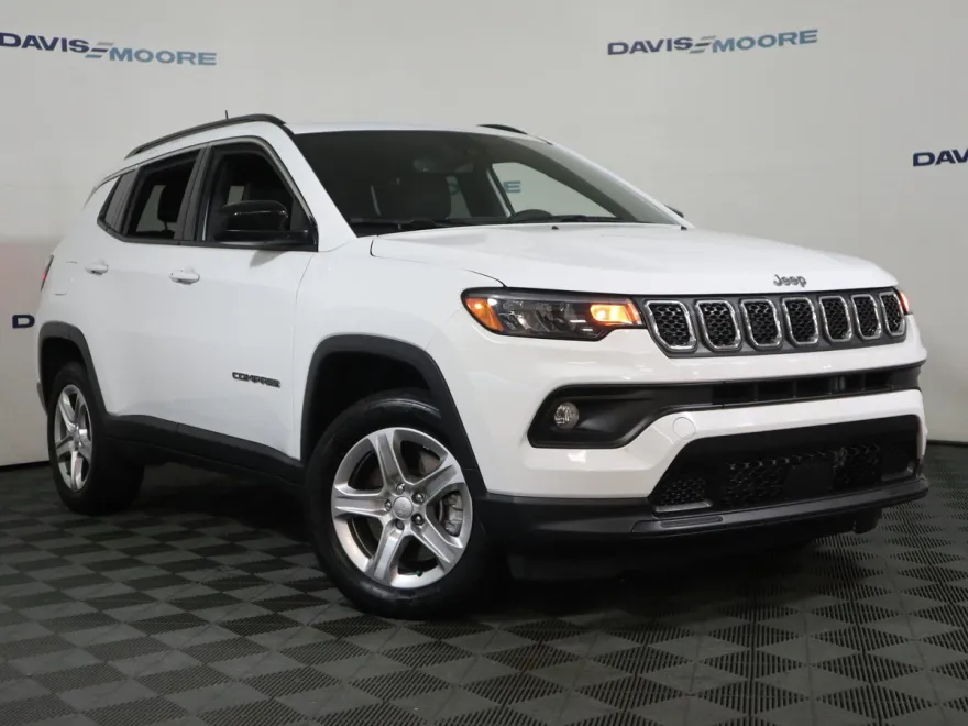 2023 Jeep Compass Latitude photo 1