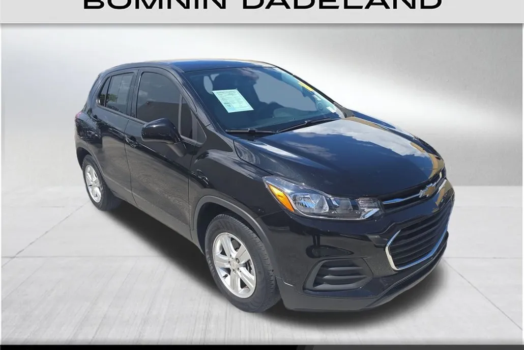 2022 Chevrolet Trax LS photo 1